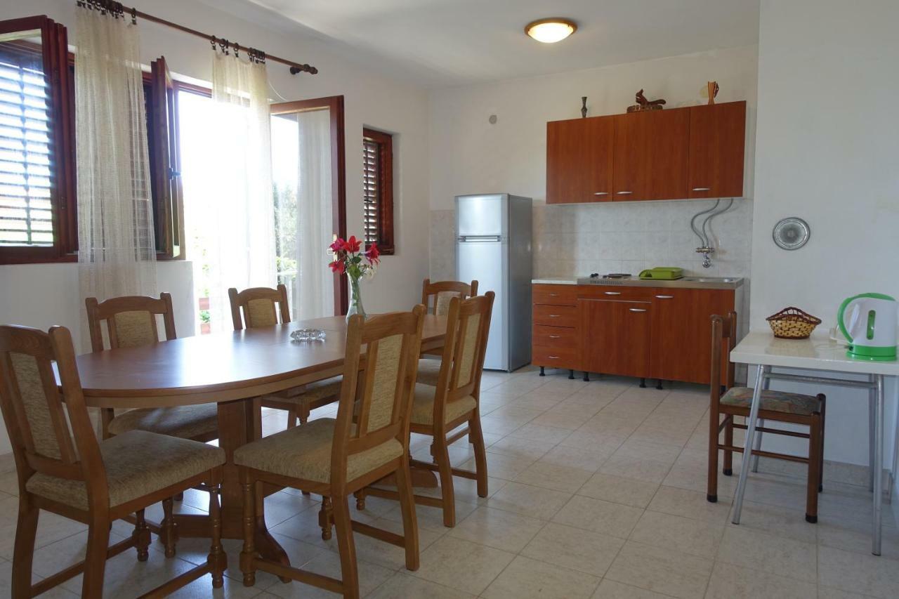 Apartment Dede Nin Eksteriør bilde
