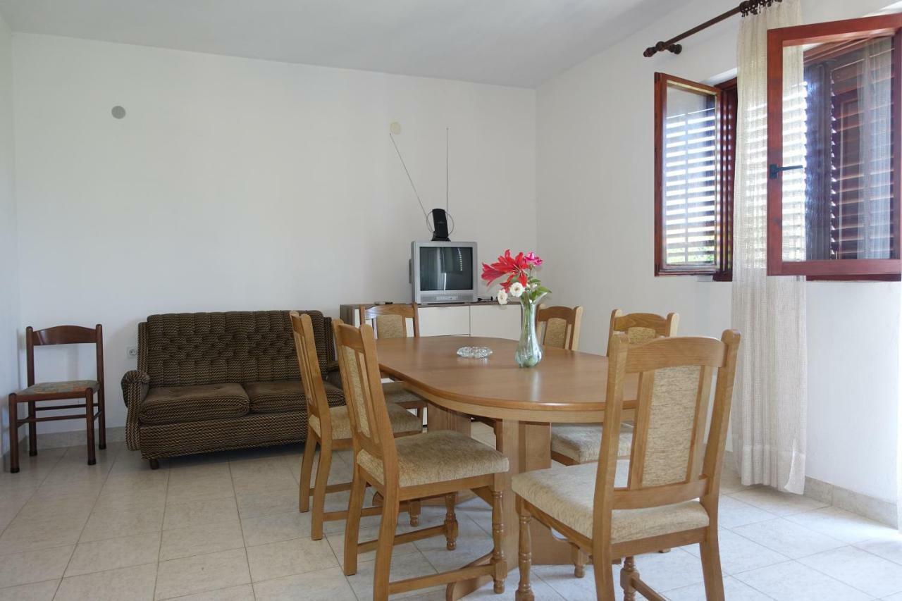 Apartment Dede Nin Eksteriør bilde